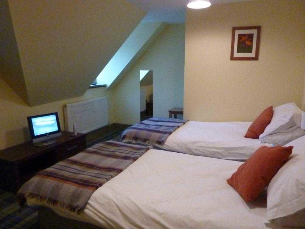 Moat House - Highland Club Apartment Fort Augustus Room photo